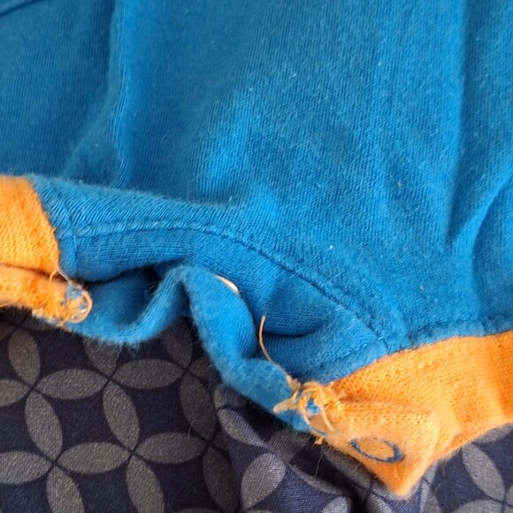 Dog playing baseball onesie 6 to 9 months - Picture 4 of 8